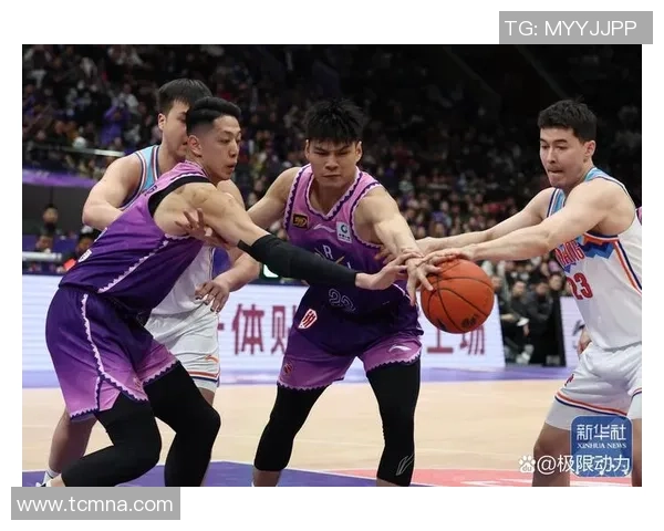 中国男篮新疆队与江苏队激战正酣谁能在这场对决中笑到最后 中国男篮新疆队与江苏队激战正酣谁能在这场对决中笑到最后